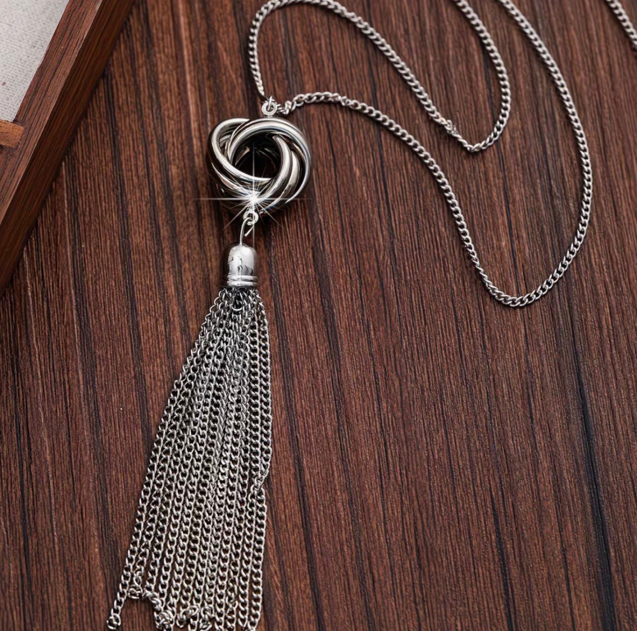 COLLAR LARGO NUDO PLATEADO