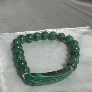 PULSERA CUENTAS REDONDAS Y UNA ALARGADA JADE