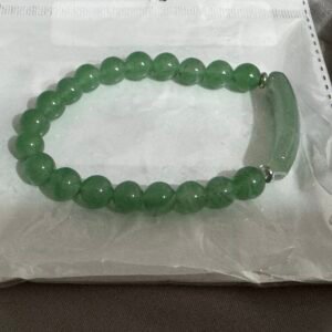 PULSERA CUENTAS REDONDAS Y UNA ALARGADA JADE CLARO