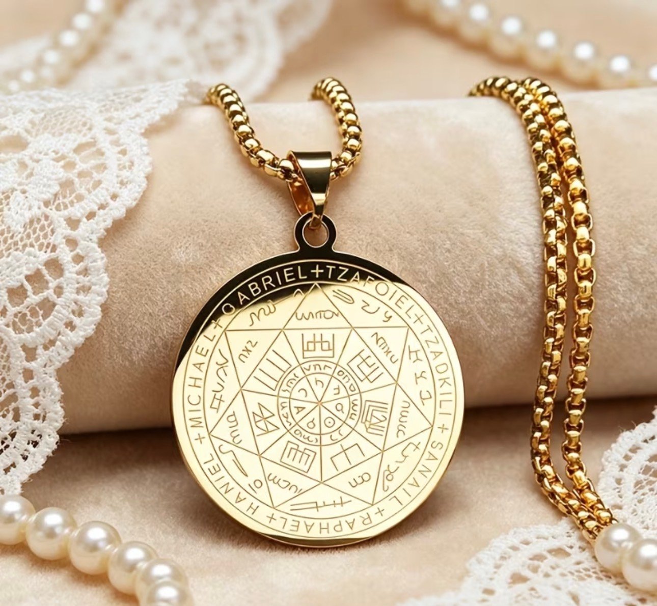 COLLAR SIETE ARCANGELES ACERO DORADO
