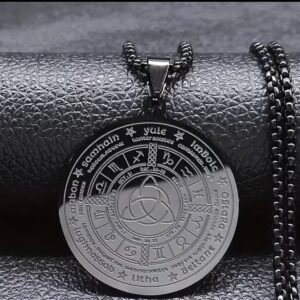 COLLAR RUEDA DEL AÑO Y NUDO CELTA- TRIQUETA- ACERO NEGRO