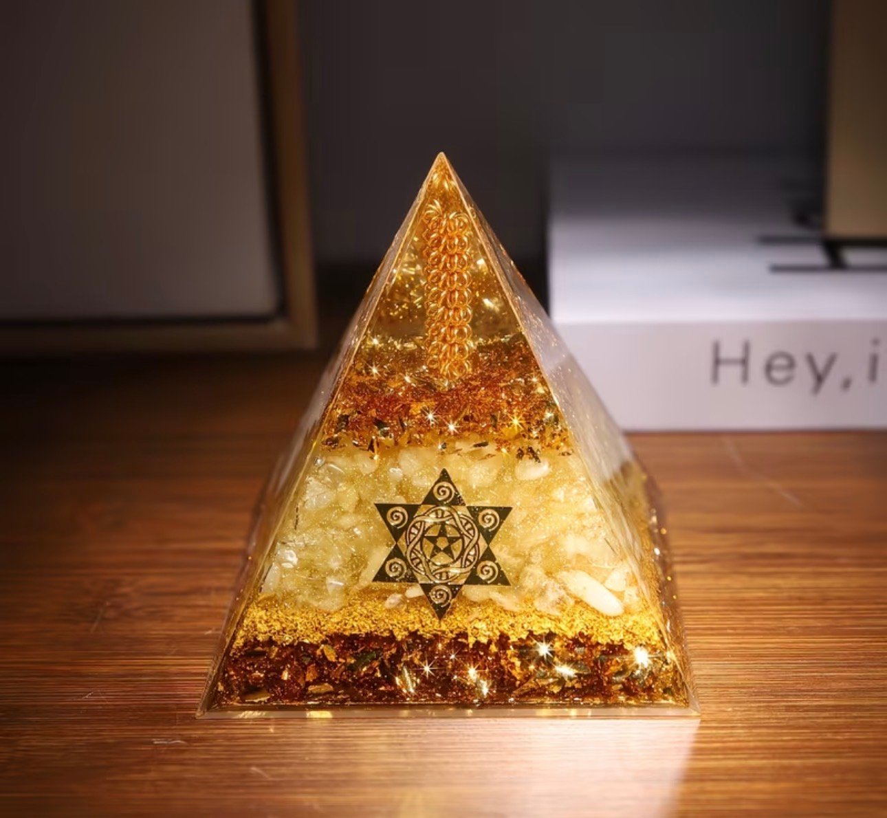 PIRAMIDE ORGONITA DORADA ESTRELLA