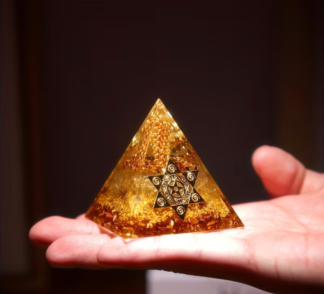 PIRAMIDE ORGONITA DORADA ESTRELLA - Imagen 3